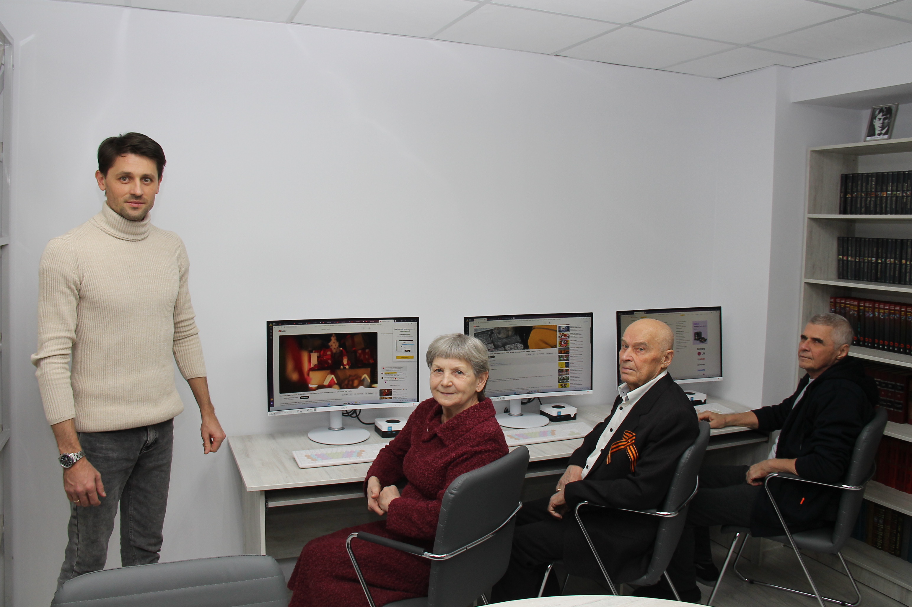 Мягкая мебель в холле